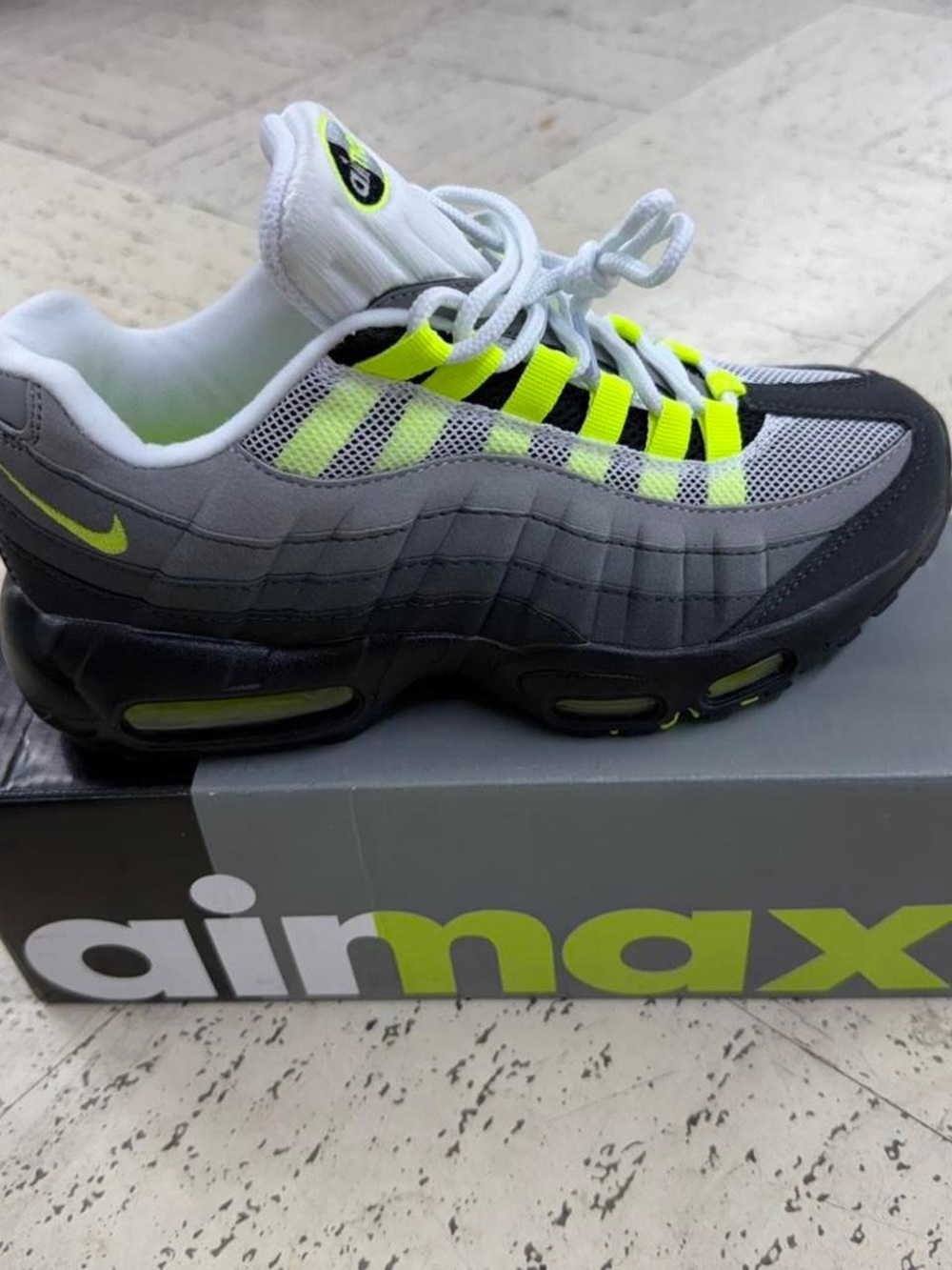 2026 Nike Air Max 95 Og “Neon” - Picture 4 of 5